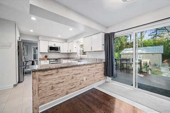 Building Photo - 413 Cheever Ave