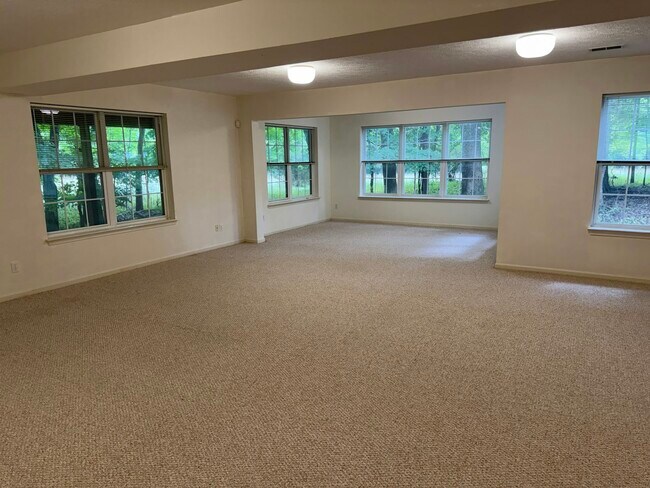 Building Photo - 212 Chauncey Ct