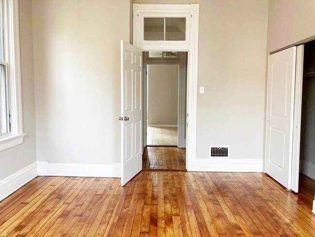 Building Photo - 3221 Bishop St