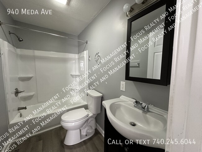 Building Photo - 940 Meda Ave