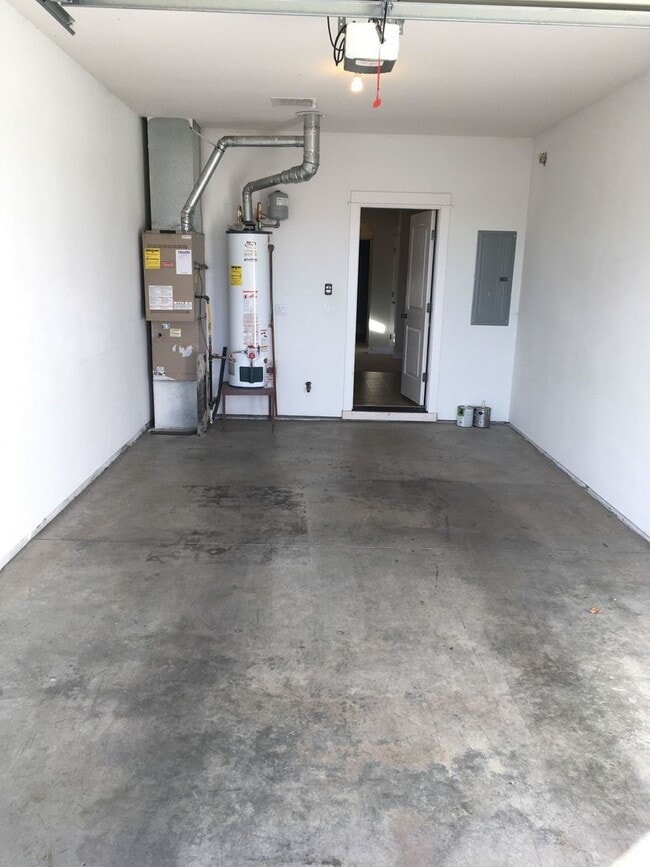 Building Photo - 1031 NE Watt Way