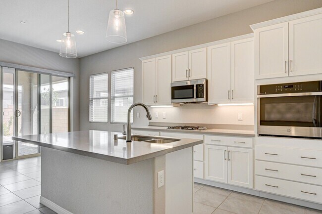 Building Photo - COMFY and NEW 3 Bedroom Home in Skye Canyon!