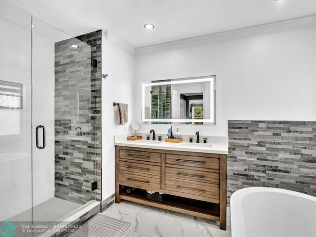 Building Photo - 14304 S Royal Cove Cir