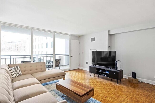 Building Photo - 620 Peachtree St NE