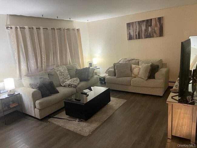 Building Photo - 3 Plymouth Rock Ct