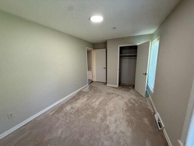 Building Photo - 364 Ridgewood Dr