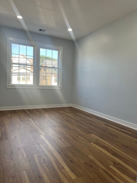 Building Photo - 331 Myrtle Ave
