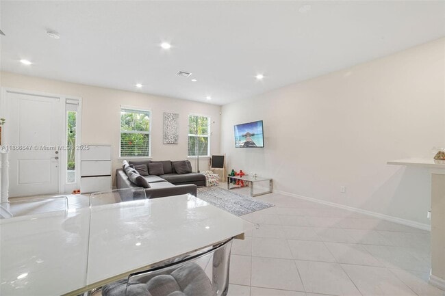 Building Photo - 4154 Greenway Dr