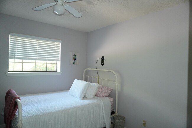 Building Photo - Gorgeous Condo Located in the Seascape community