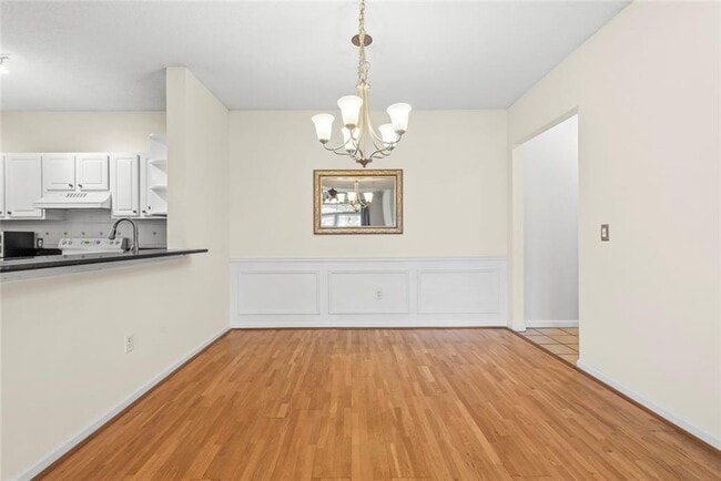 Building Photo - 955 Juniper St NE