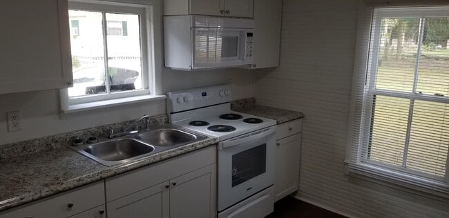 Building Photo - 2012 Husson Ave