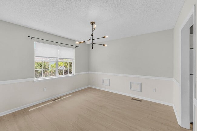Building Photo - Charming 3BR/2.5BA Home with 2-Car Garage & Fenced Yard in Citadel Woods — West Ashley
