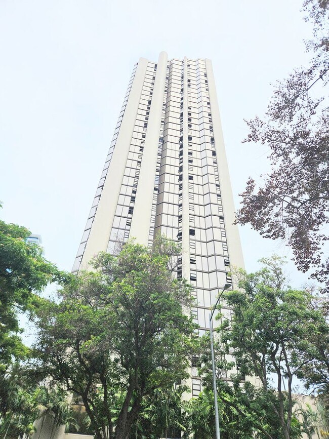 Building Photo - Ala Moana Hale Kaheka 1 Bedroom 1 Bathroom...