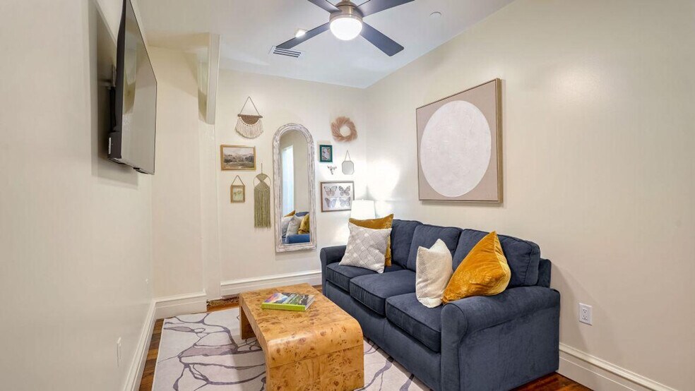 Building Photo - 604 Baronne St