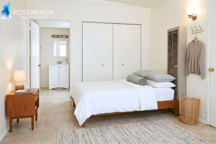 Building Photo - 2452 N Treat Ave