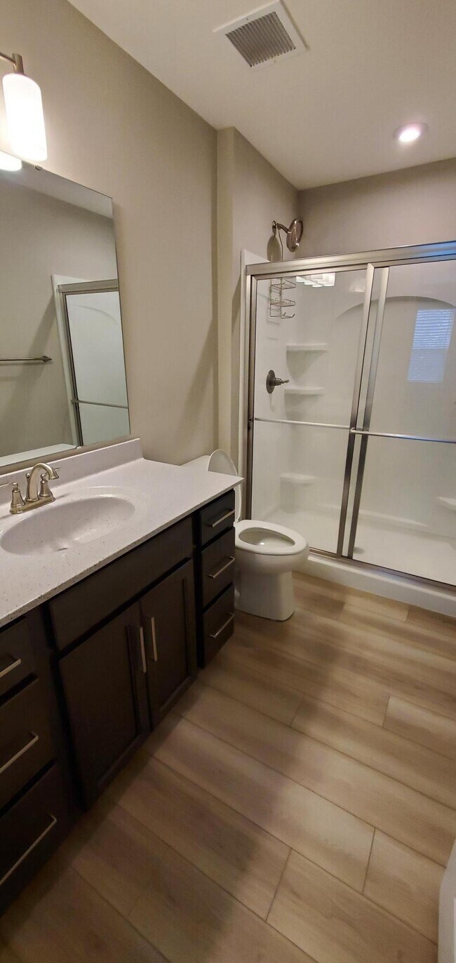 Building Photo - 686 Daphne Wy