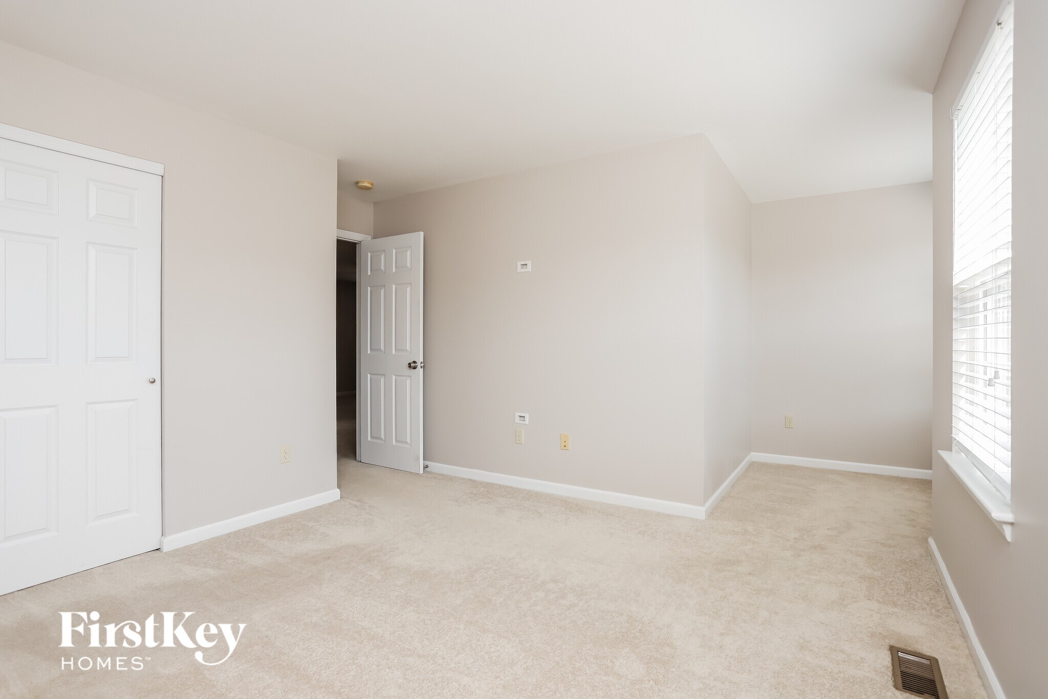 Building Photo - 1027 Glengarry Dr