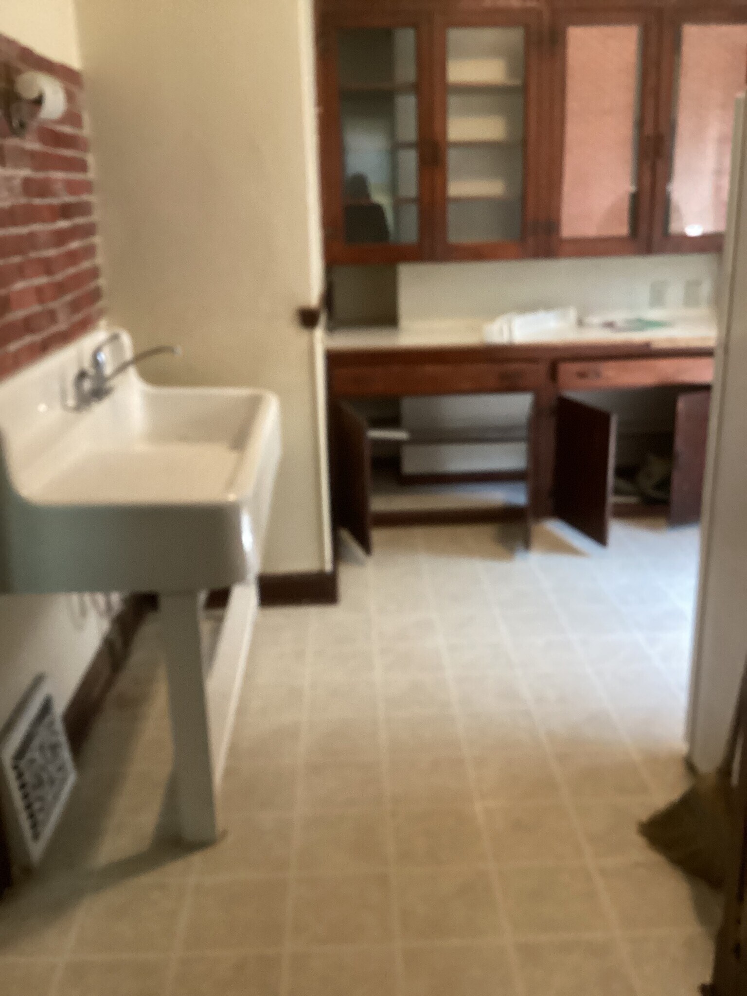 Building Photo - 2943 N Newhall St