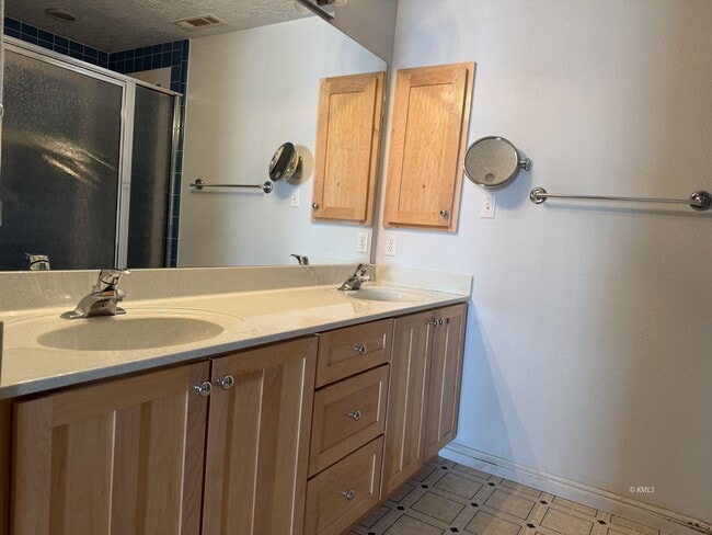 Building Photo - 1220 Monument Rd