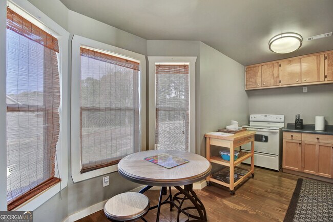 Building Photo - 300 Briarwood Rd