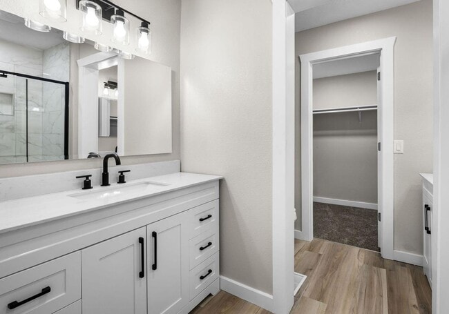 Building Photo - Beautiful remodeled home in Bolivar located near the square! 3 bedrooms, 2.5 baths and a detached...