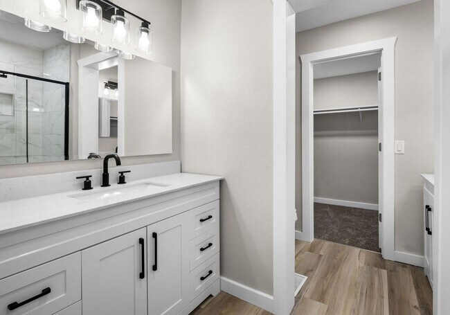 Building Photo - FIRST MONTHS RENT IS FREE! Beautiful remodeled home in Bolivar located near the square! 3 bedroom...