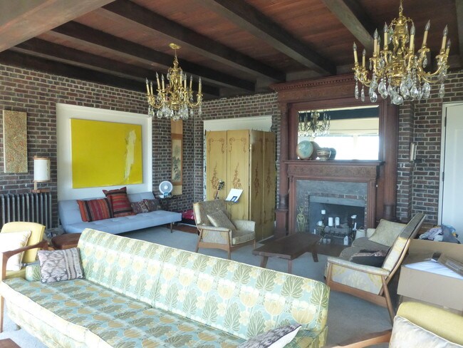 Building Photo - 211 W Highland Dr