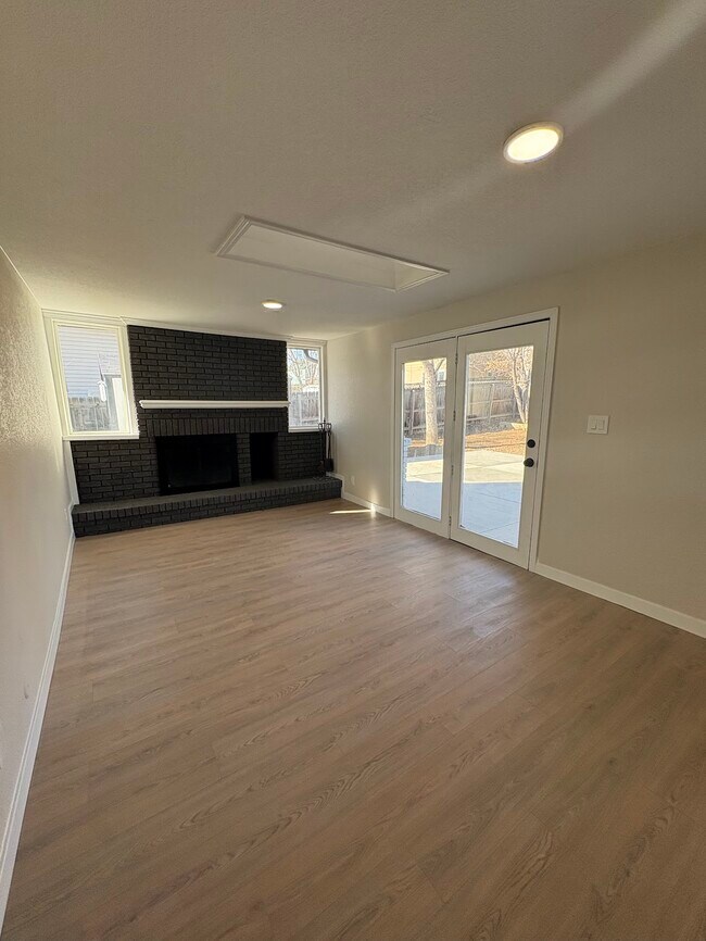 Building Photo - 509 E 41st St