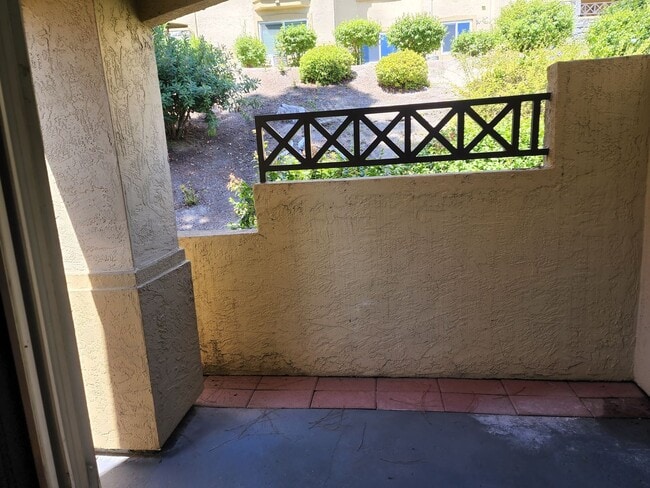 Building Photo - Eastlake Gem