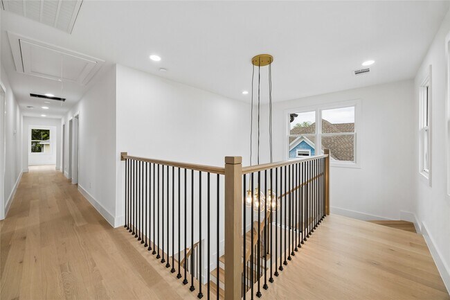 Building Photo - 111 E 18th St
