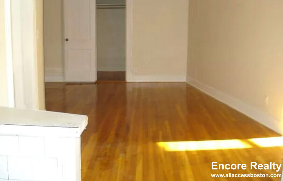 Building Photo - 126 Warren St