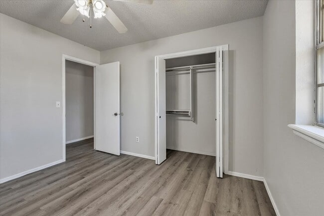 Building Photo - 3600 Sunvalley Dr