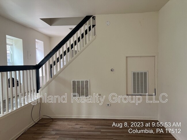 Building Photo - 147 Locust St