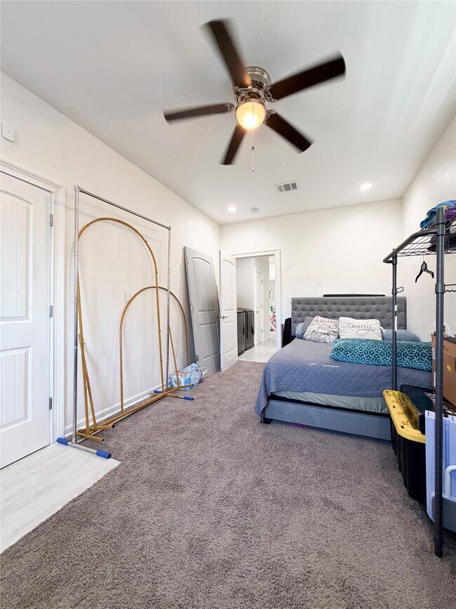 Building Photo - 9405 Arvin St