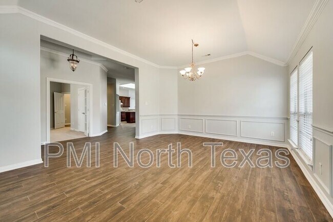 Building Photo - 4911 Lakeland Dr