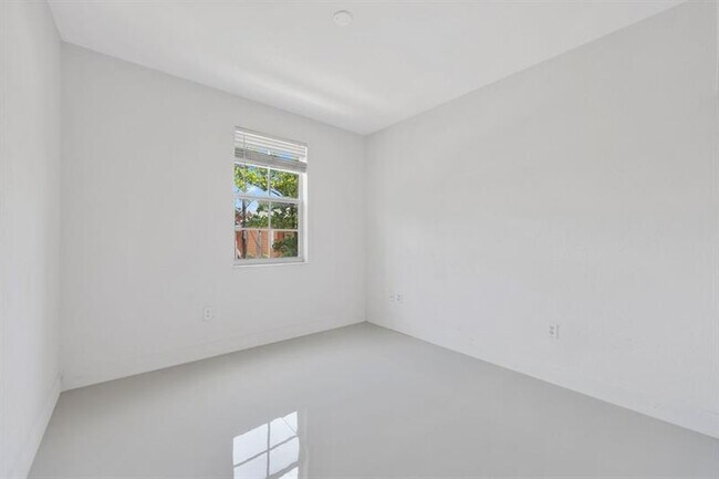 Building Photo - 1803 N Flagler Dr