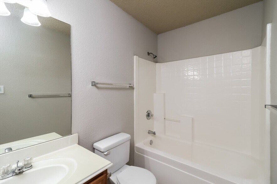 Building Photo - 10662 Flamewood Dr