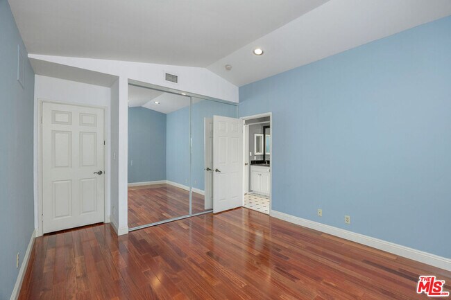 Building Photo - 13031 Magnolia Blvd