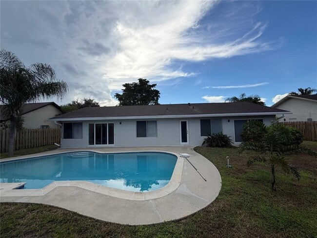Building Photo - 1360 NW 94th Ave