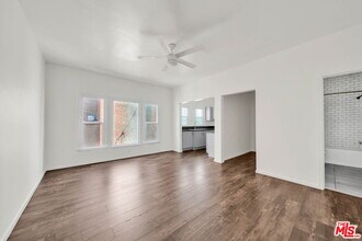 Building Photo - 3209 Descanso Dr