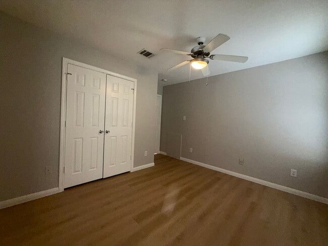 Building Photo - Ginder Properties2 (2906 Kestrel Dr)