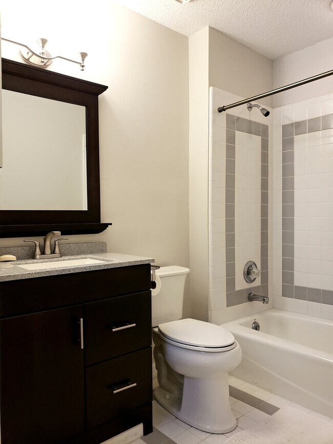 Building Photo - Charming 3 bedroom house near buck lake fo...
