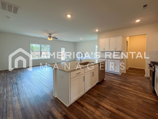 Building Photo - Modern Two Story Living in Doss Ferry - Available NOW!!