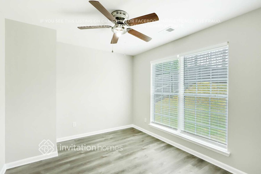 Building Photo - 5000 Buckeye Pl