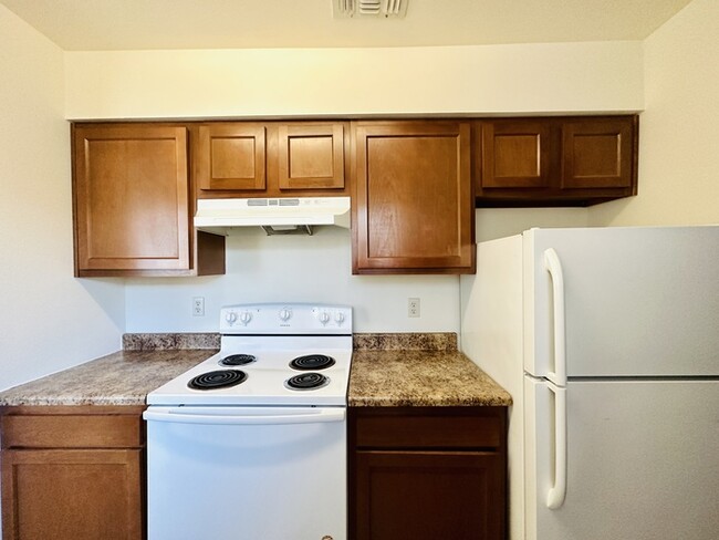 Building Photo - $500 Off New Years Special! Spacious 2 bed...