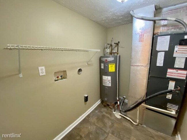 Building Photo - 3 br, 2.5 bath House - 6364 Titania Drive