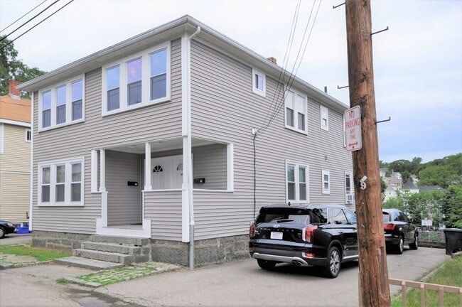 Building Photo - 69 Town Hill St
