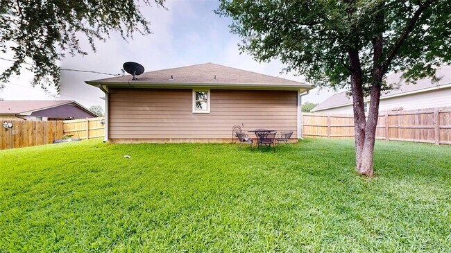 Building Photo - 803 Meadow Brook Dr