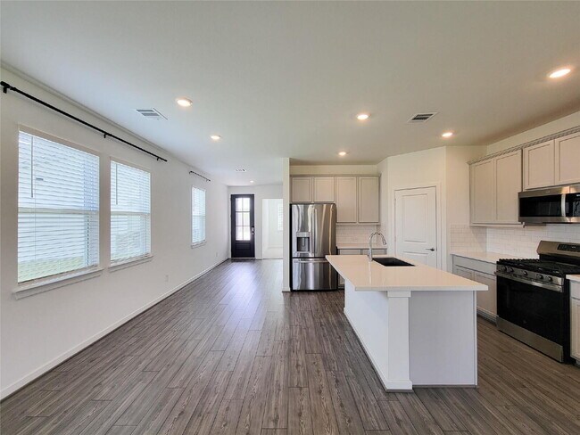 Building Photo - "Charming 4-Bed Retreat on Primrose Myrtle Ln, Cypress - Spacious Living with 2.5 Baths!"