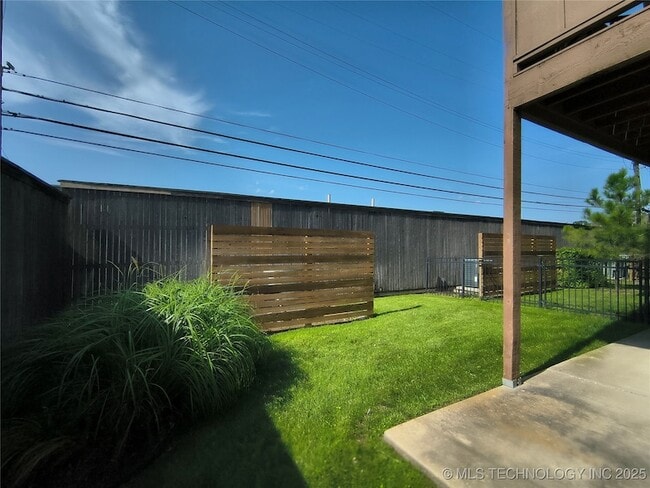 Building Photo - 1331 E 41st Pl